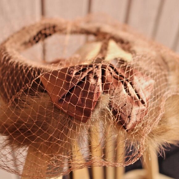 Vintage Mink Fur Pillbox Hat Bow Mesh Net Veiling Party Antique Boxed - Picture 1 of 12